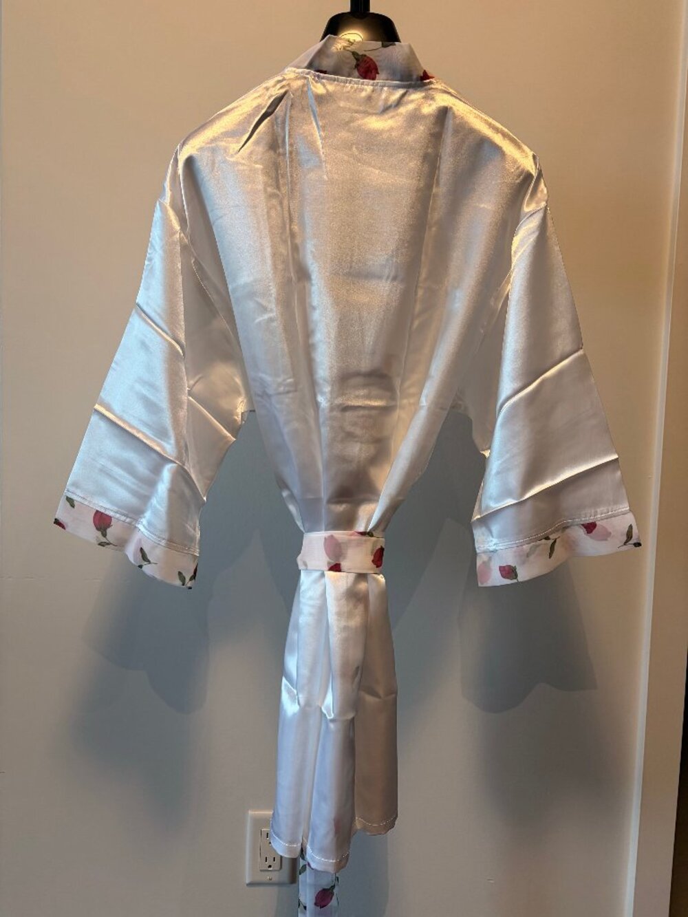 Yves Rocher Satin Robe Kimono - Picture 3 of 5
